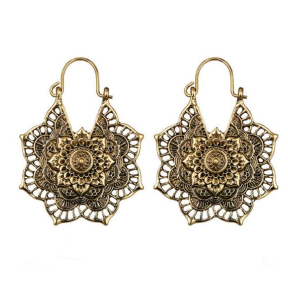 NWOT Boho Gold Mandala Earrings - Picture 3 of 4